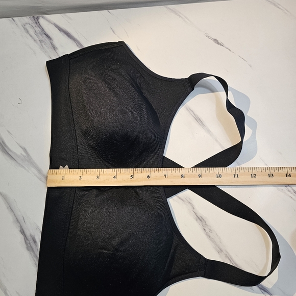 Under Armour Sports Black Bra Racer Back Adjustable Straps Style 1372559 Womens - Picture 6 of 12